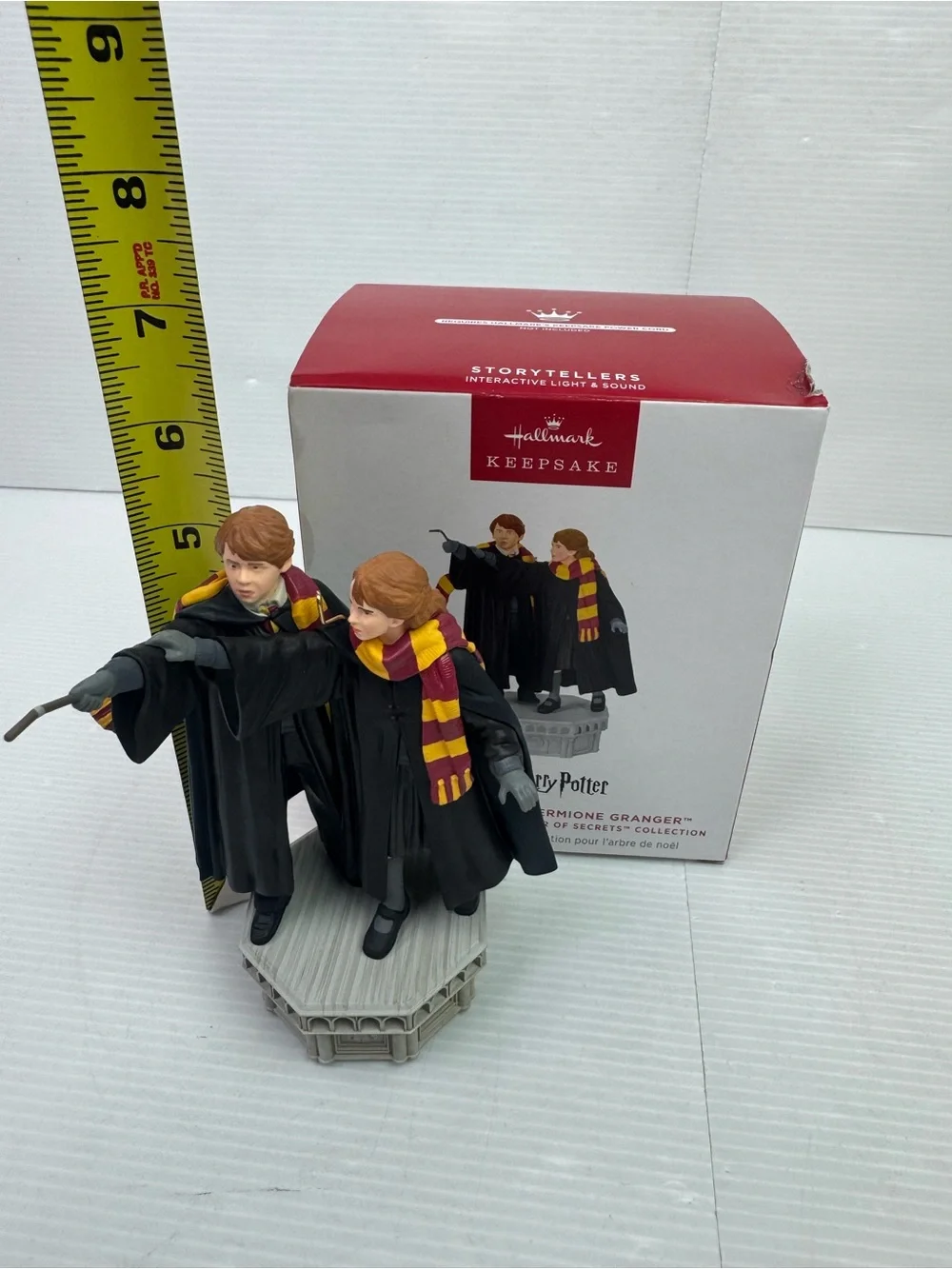 2024 Hallmark Ron Weasley And Hermione Granger Harry Potter Magic Ornament NIB